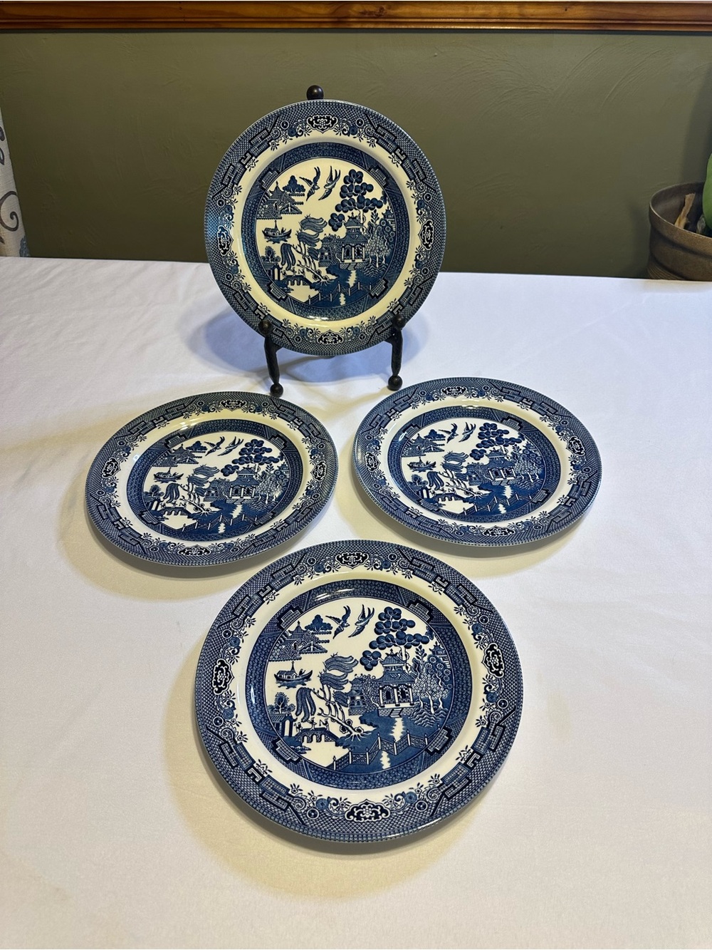 Churchill blue willow collectible English  dinner plates.  Set of 4
